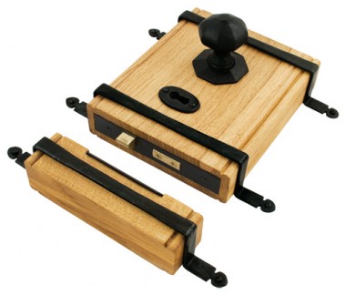 33005 Oak Box Lock with Octagonal Knobs
